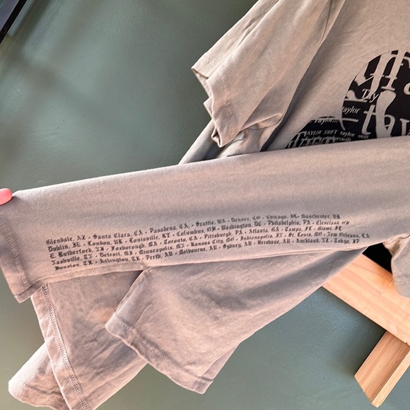 Taylor Swift Reputation Oversized Tour Shirt-Small - Picture 4 of 16